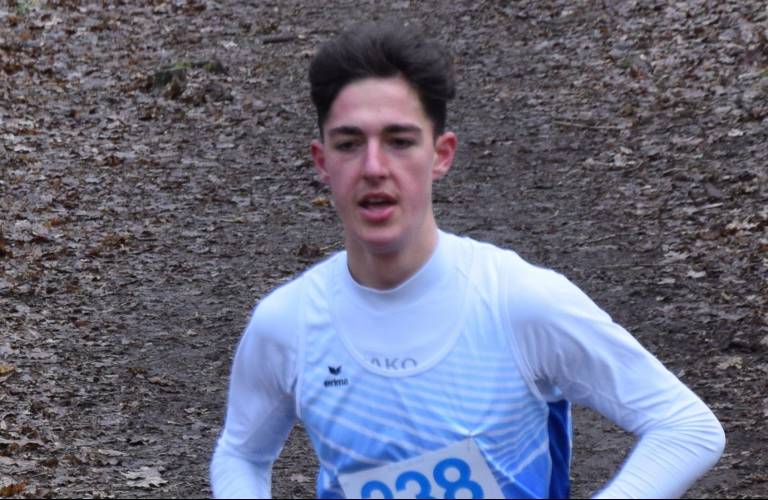 Felix Schubert läuft auf Platz 48 bei den deutschen Meisterschaften im Crosslauf