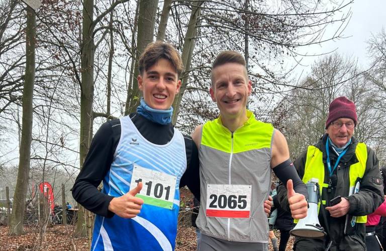 Dann laufen wir den Countrycross mal locker in einer 4er Pace...