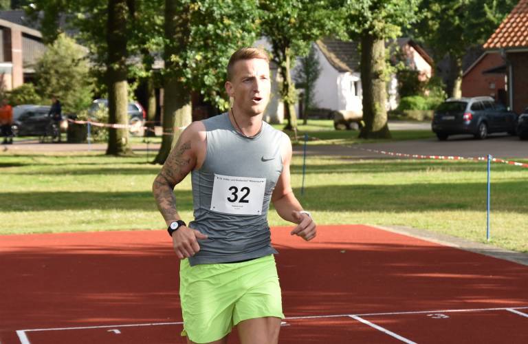 Sascha Kroll gewinnt Brokser Volkslauf über 10 Kilometer